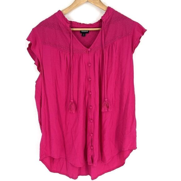 Torrid Top Size 1 Pink Rayon Slub Crochet Boho Tassel Tie Front Button Flutter - Picture 1 of 5